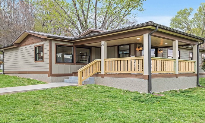 Waynesville Cottage | Sagewood Cottage - A Quiet Mtn. Retreat - 3 BR's and 2 BA's near Lake Junaluska