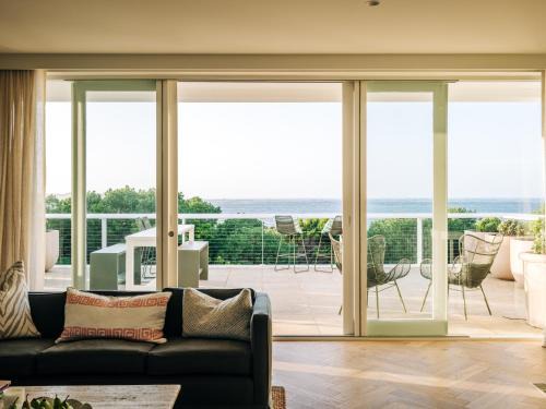 Queenscliff House | Sagres Queenscliff, Designer Oceanfront Escape with Pool & Sauna