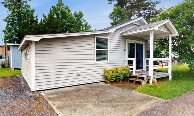 Morehead City Cottage | Salem Harbor Cottage with Boatslip