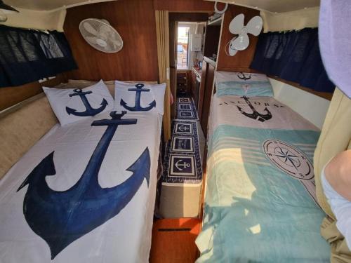 Magazzeno Boat Rental | Salerno B&B on Boat Poetica