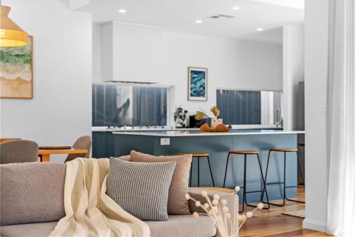 Scarborough House | Salt and Serenity - Short Walk to Beach