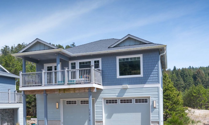 Pacific City House | Salt Lyfe 2 BR Sleeps 6+2 CH 2 Min Walk To Beach