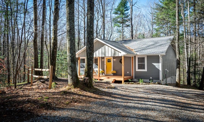Saluda House | Saluda Creek Cottage, secluded, Great Wifi