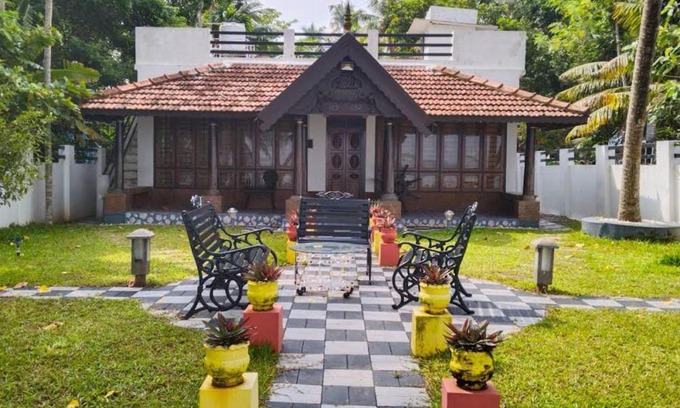Quilon Villa | Sambranikodi Resort and Home Stay