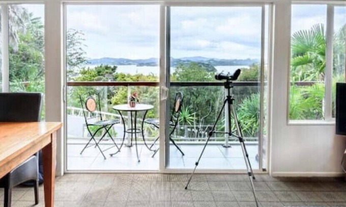 Paihia House | Sanctuary Palms Apartment 1 Moulin Rougenn