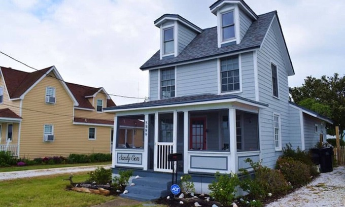 Chincoteague Cottage | Sandy Gem- Waterfront Cottage w/Sunset Views & Private Dock