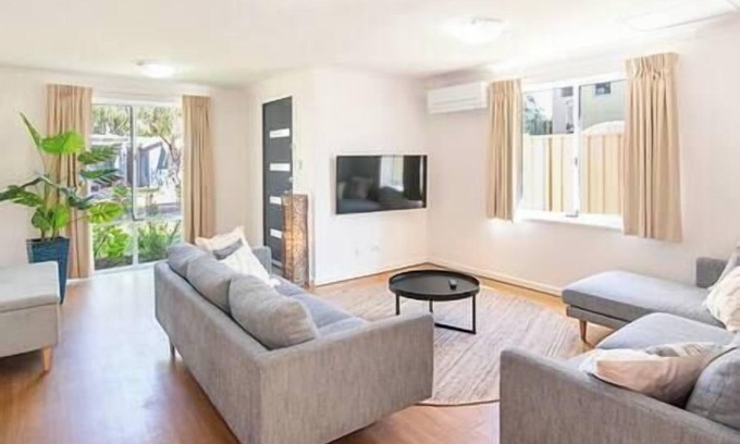 Broadwater House | *Sandy Shores*- Villa 27 Cape view Resort