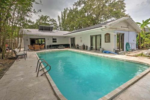 South Sarasota House | Sarasota House with Backyard Oasis 6 Mi to Beach!