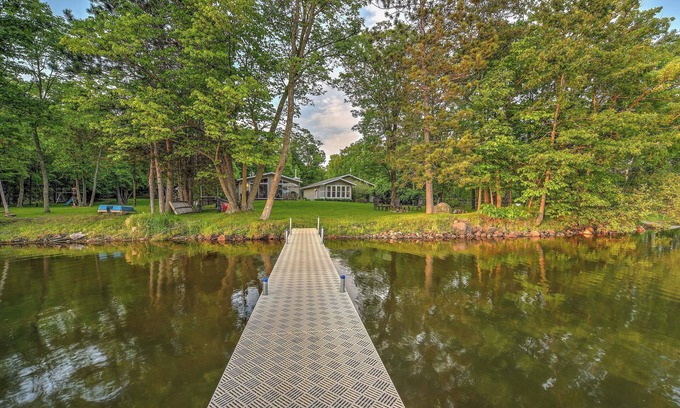 Brill House | Sarona Serenity: Lakeside Retreat w/Boat Dock!