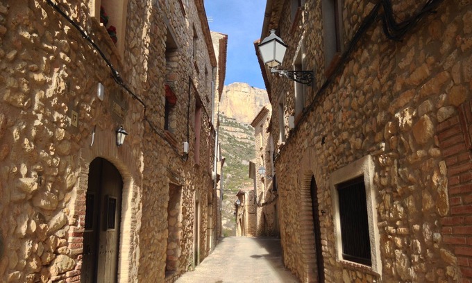 La Morera de Montsant House | Scenic Wine, Food & Adventure Retreat in Priorat