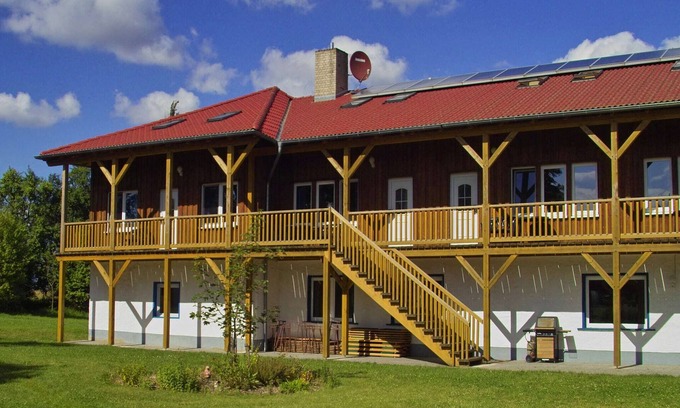 Boddin Apartment | Schöne Ferienwohnung mit Terrasse in Boddin