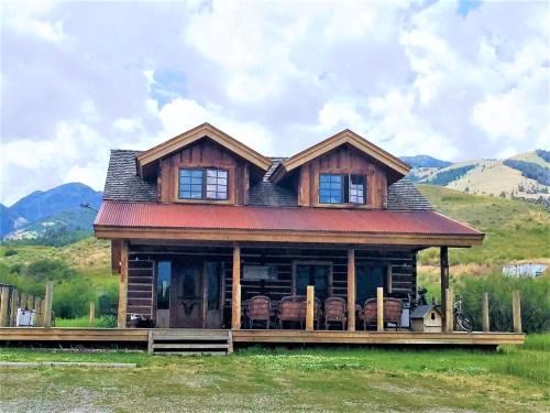 Gardiner House | Schoolhouse Cabin