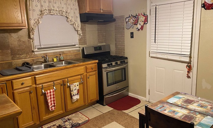 Gretna House | Scott's Inn Newly renovated near Oakwood Mall12 minutes from Downtown.