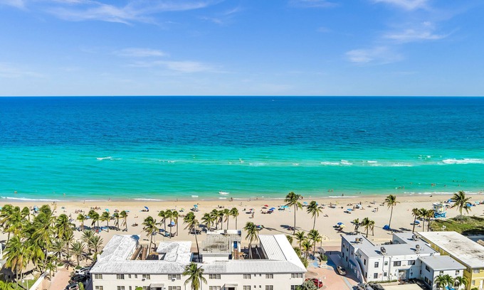 Hollywood Apartment | Sea Angel
