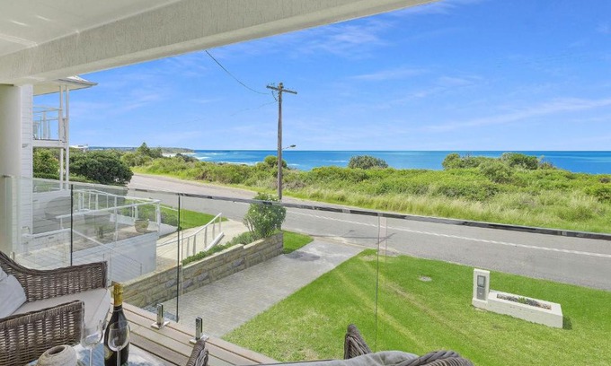 Caves Beach House | Sea Caves