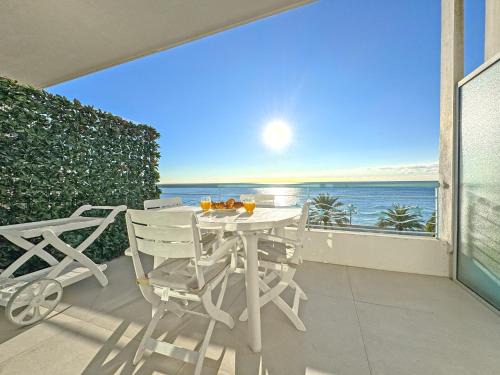 Les Baumettes Apartment | Sea Front Condo Promenade