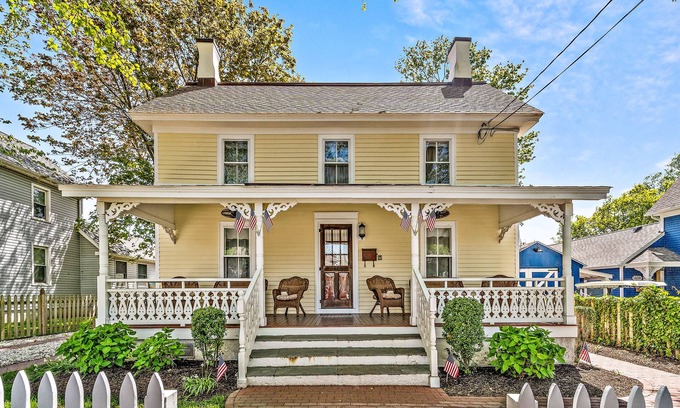 West Cape May Cottage | Sea Horse Cottage-5 Bedrooms, 3 Full Baths, 2 Half Baths, Sleeps 13