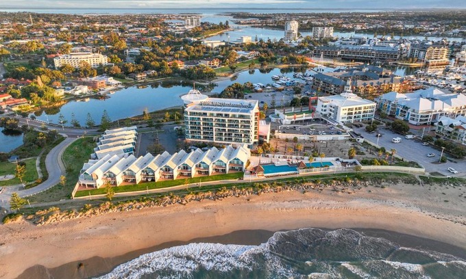 Mandurah House | Sea Side 104