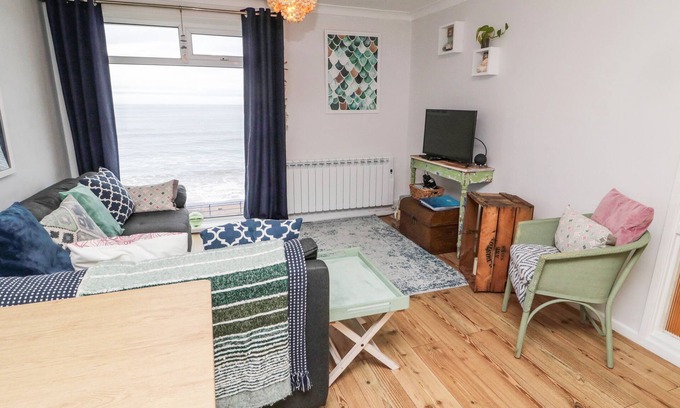 Spittal Cottage | SEA SNUG, pet friendly, character holiday cottage in Spittal