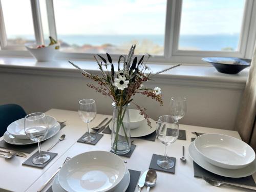 Boscombe Apartment | Sea View Family Stay by Beach Gym & Parking