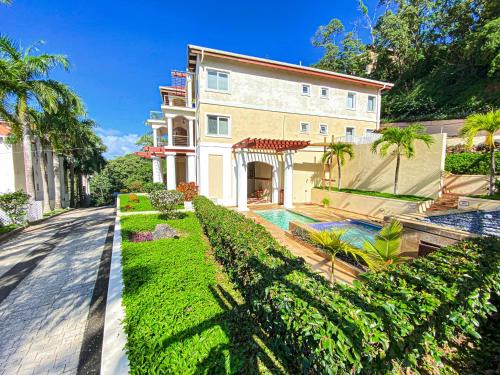 Antoneys Cay Hotel | Sea Vue Luxury Vacation Condominiums