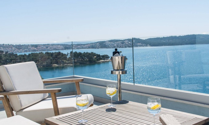 Trogir Apartment | Seafront Luxury Apartments Fun