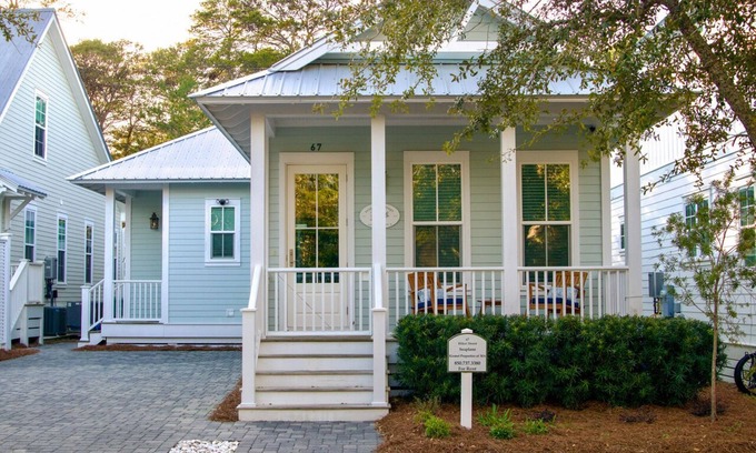Greenway Park House | Seaplane Cottage, Dog Friendly! 4 Bikes