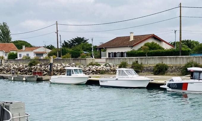 Boyardville House | Seaside Getaway: Spacious Home, 8 Guests, WiFi, Near Beach & Restaurants, Parking Included