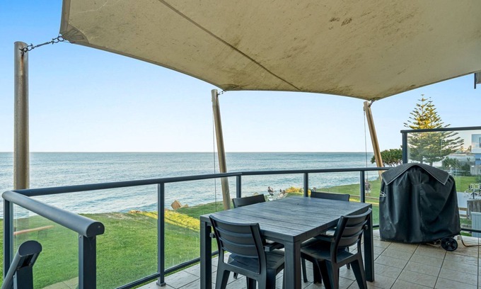 The Entrance North House | Seaside Haven on Hutton Road