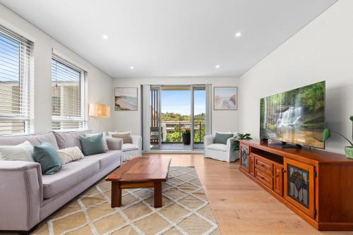 Newport Apartment | Seaside Retreat with Parking and Balcony