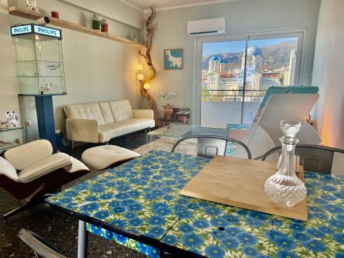 Palaio Faliro Apartment | Seaside Retro Gem in the Heart of Karystos