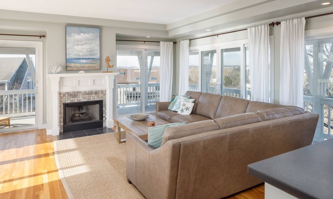 Newbury House | Seaside Sanctuary with Stunning Views - 3-Min Walk to the Beach!