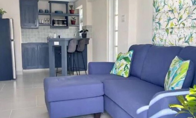 Douglas Apartment | Seavetri Two - Modern mpartment near serene beach and town centre