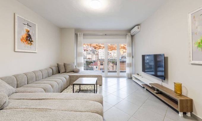 Qender Apartment | Seaview Apartment in the Center of Saranda