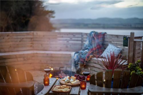 Cupar House | Seaview Cabin Sleeps 2 -Hot Tub -Smart Tv -Parking