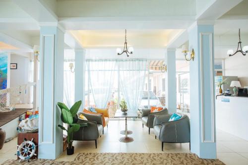 Koror House | Seaward Sea view double room with balcony