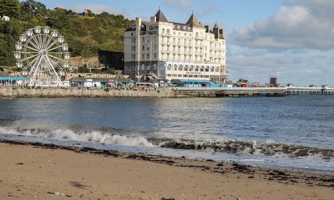 Rhos on Sea Cottage | Seawinds