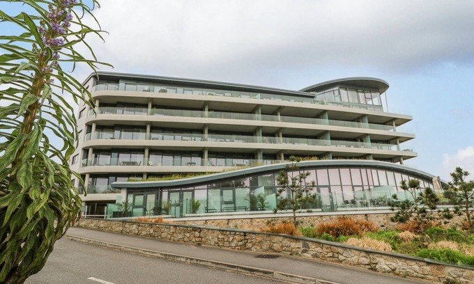 Maenporth Cottage | SEBASTIAN'S VIEW, family friendly, luxury holiday cottage in Falmouth