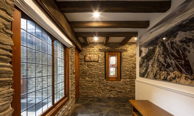 Lake Hayes House | Secluded Beauty in Lake Hayes | Lakeside Home
