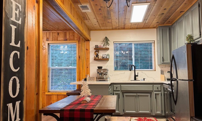Alta Cabin | Secluded Cabin with Hot tub on spacious private lot