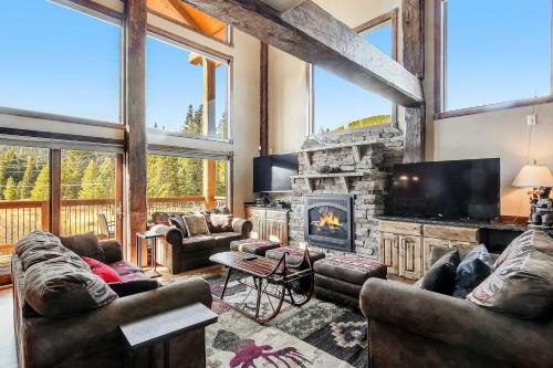Blue River House | Secluded Escape for 10 Hot Tub Game Room & More
