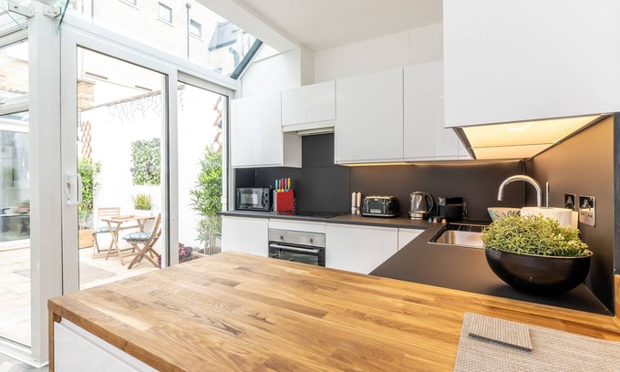 Earl's Court House | Secret KENSINGTON Garden Mews
