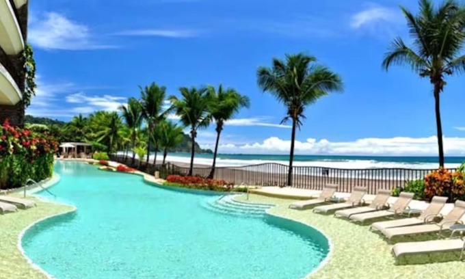 Jaco Apartment | SecretJaco - Luxury Beach Front Penthouse with Pool & Jacuzzi