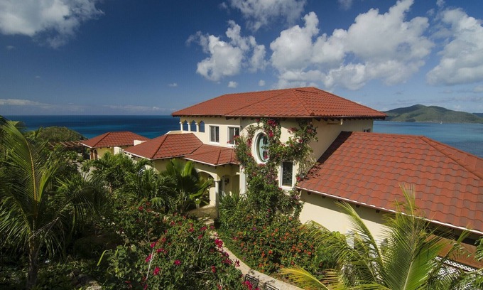 Wesley Will Villa | See our Christmas in Paradise Special! This is the perfect place for you!