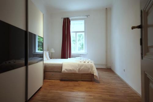 Vysehrad Apartment | Sekaninova 52 Retro Flat