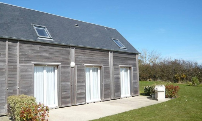 Biville Cottage | Semi-detached house in the heart of La Hague, pets allowed