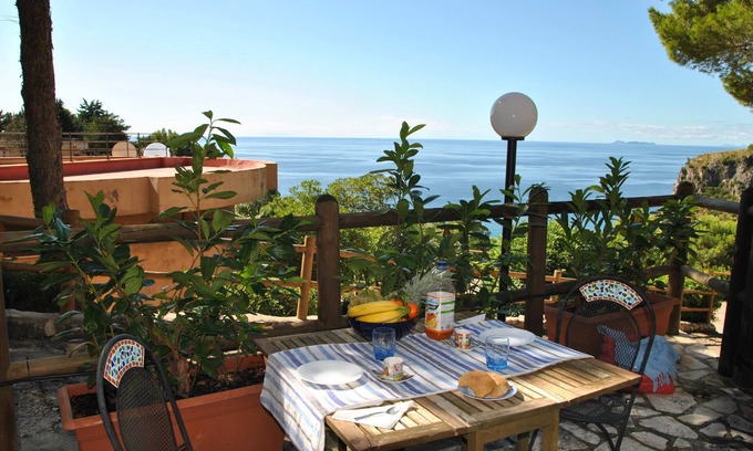 Sperlonga House | Semidetached House With Terrace Overlooking the sea