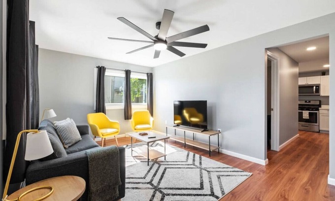 South Side Slopes Apartment | Sensation on Salisbury