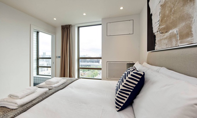 Poplar Apartment | Sensational two-bedroom apartment in East London