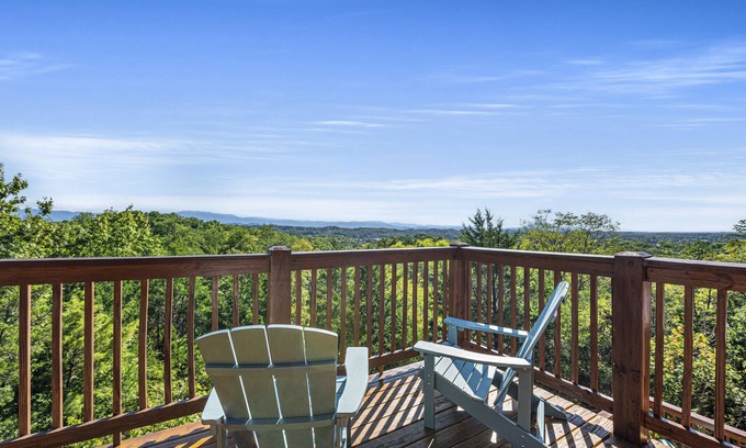 Sevierville Cabin | Sep 28-Oct 3 still available! 3br 3 bath - View - Game Rm - Hot Tub - 18mi to PF